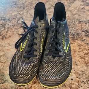 Brooks Men's Black and Yellow Athletic Shoes
